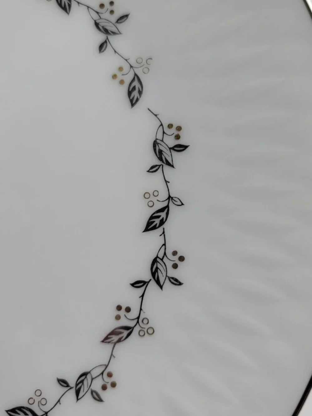 FOUR Sango Carillon Salad Plates White Gold Berries Platinum Leaves 8 Inch